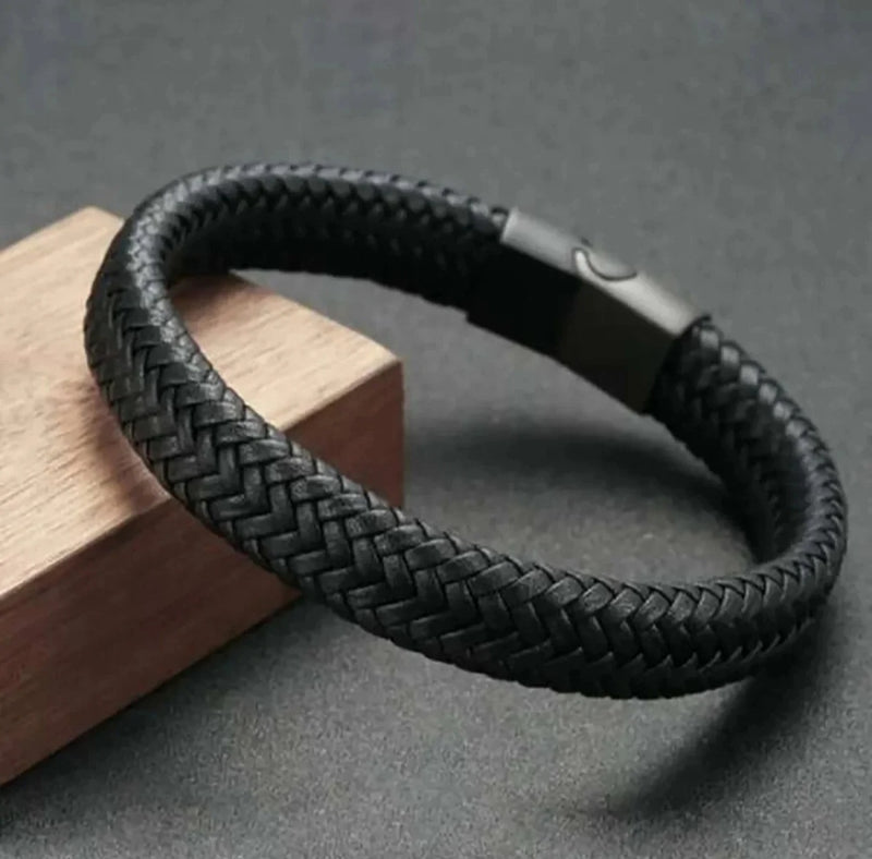 Pulseira de couro masculina com fecho magnético