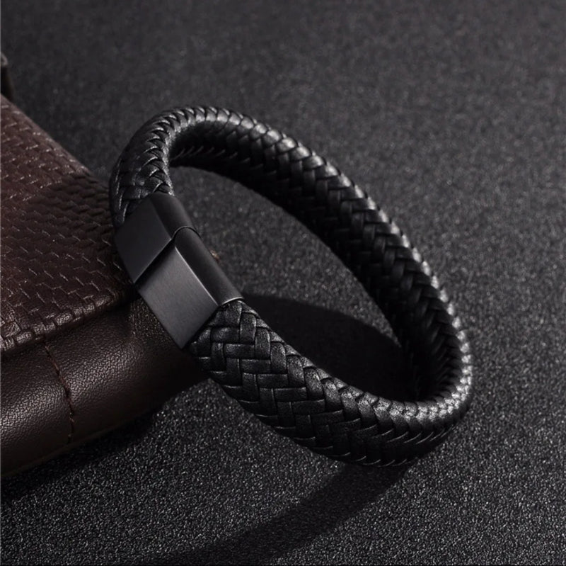 Pulseira de couro masculina com fecho magnético