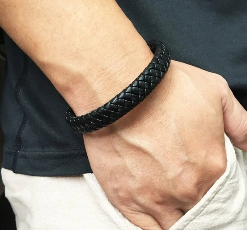 Pulseira de couro masculina com fecho magnético